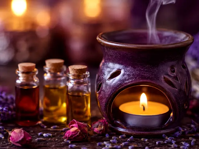 Buhurdanlık ve aromaterapi yağı şişeleri — Aşiyan, Masaj Salonun